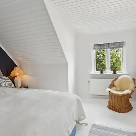 4 Bedroom In בית נופש *