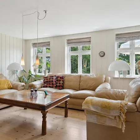 4 Bedroom In בית נופש ניבורג