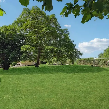 4 Bedroom In בית נופש *