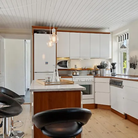 בית נופש 4 Bedroom In