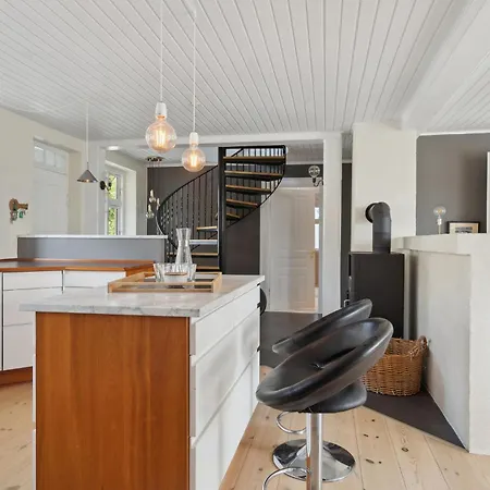 בית נופש 4 Bedroom In *