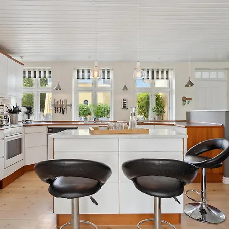 4 Bedroom In בית נופש *